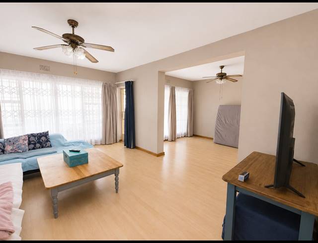 3 BEDROOM TOWNHOUSE TO LET IN THREE RIVERS PROPER